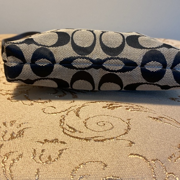 Coach - Picture 3 of 9